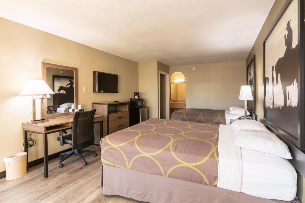 Super 8 Dallas East Near Fair Park Downtown - 2 Queensize -Betten, Mobilität Zugänglich