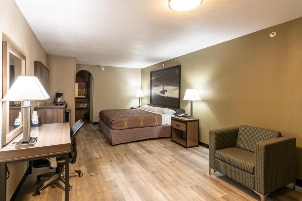 Super 8 Dallas East Near Fair Park Downtown - King Suite - Non-fumeur