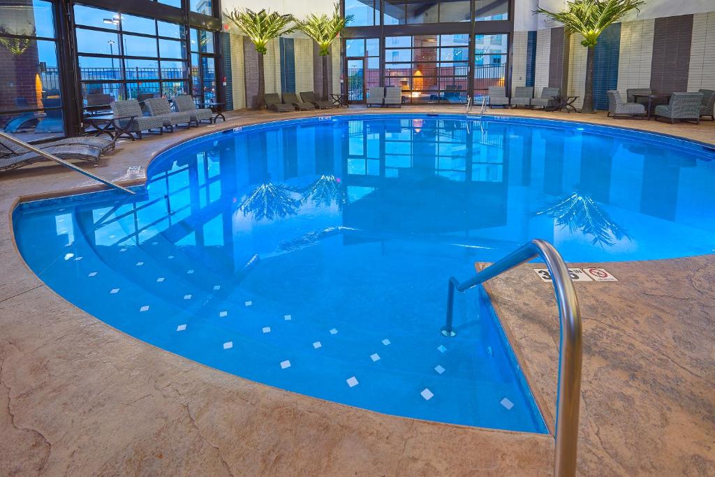 a large swimming pool with blue water in a building at LivINN Hotel Cincinnati North/ Sharonville in Sharonville