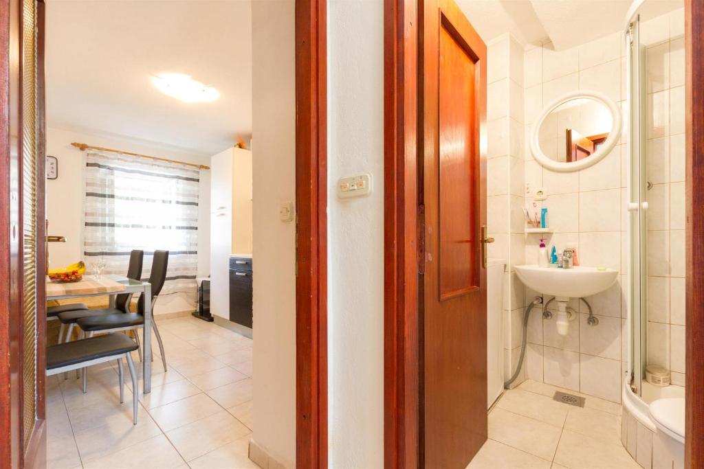 Kúpeľňa v ubytovaní Apartments Varos