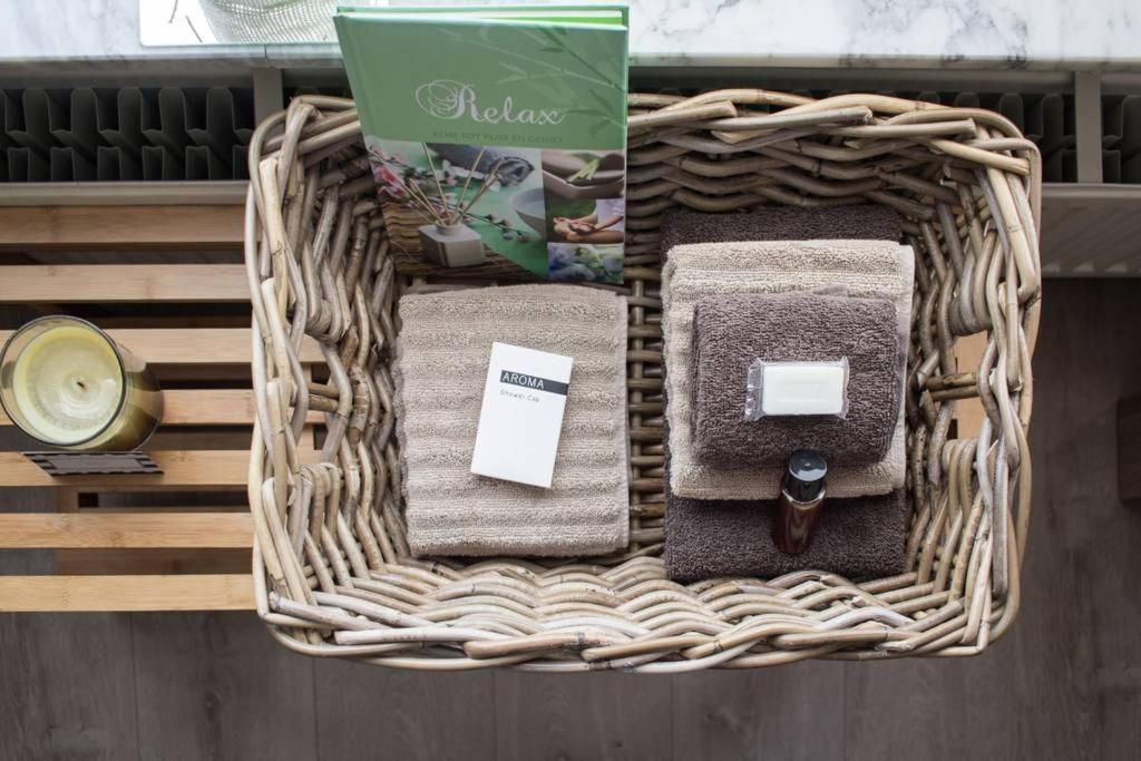 Fotografie z fotogalerie ubytování Guesthouse De Steenberg tweepersoonskamer met grote badkamer, kitchenette en tuinzicht op de eerste verdieping v destinaci Geel