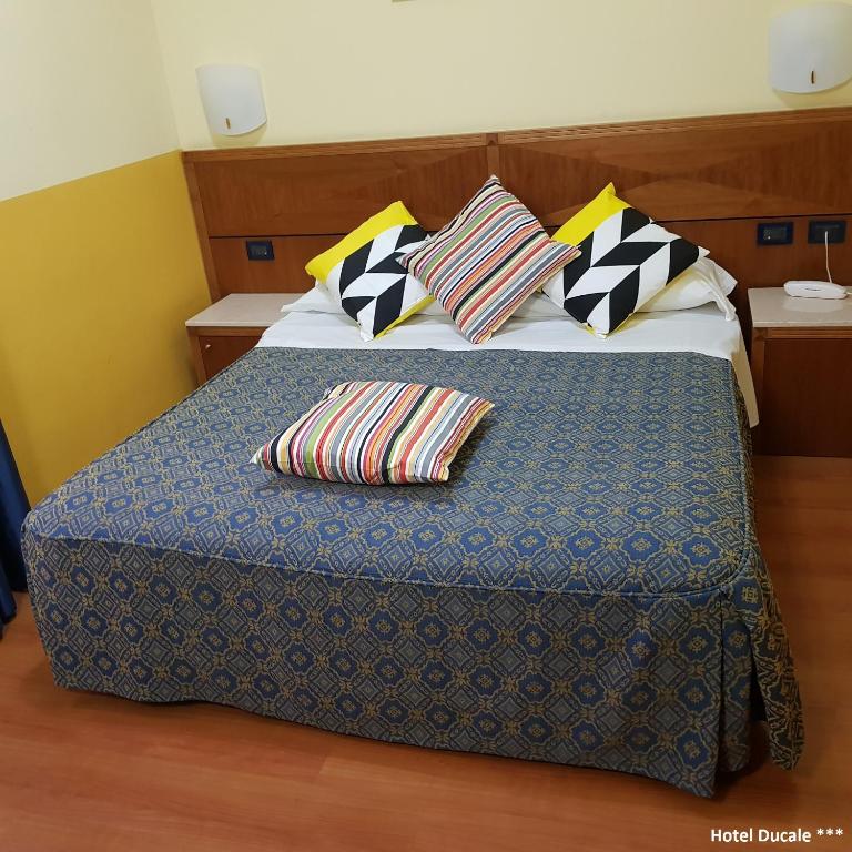 Postel nebo postele na pokoji v ubytování Hotel Ducale