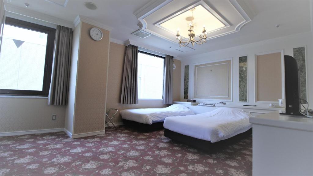 Postel nebo postele na pokoji v ubytování Royal Hotel Shinokubo