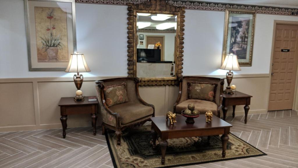 a waiting room with two chairs and a mirror at TexInn Motel New Boston in New Boston