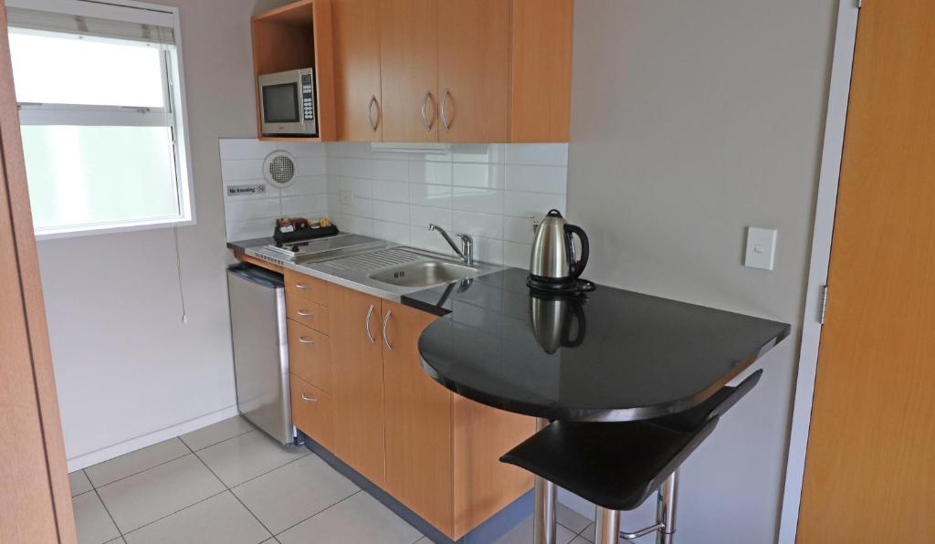 Kuchyň nebo kuchyňský kout v ubytování Sumner Bay Motel