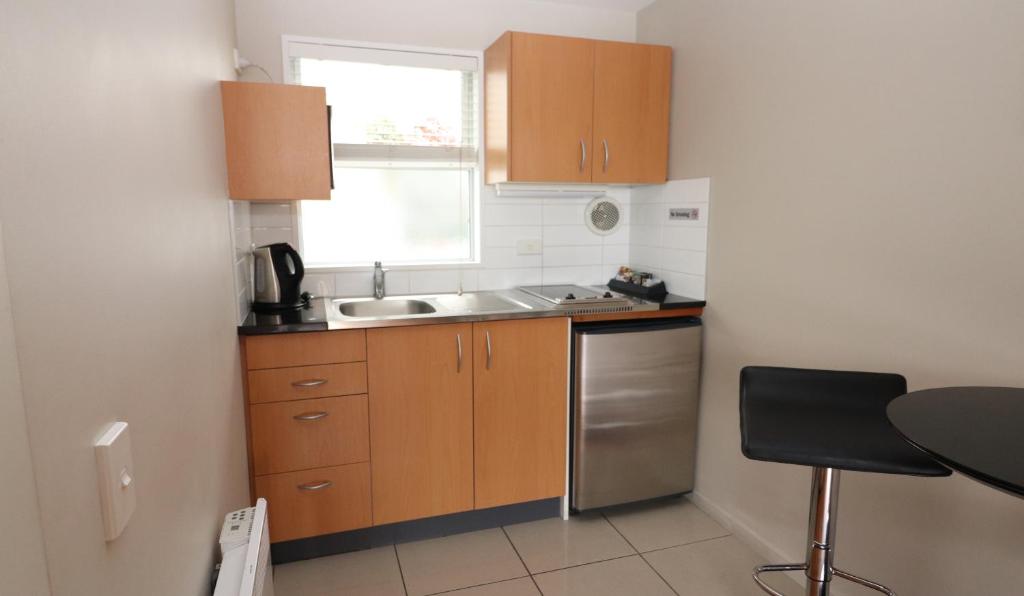 Kuchyň nebo kuchyňský kout v ubytování Sumner Bay Motel