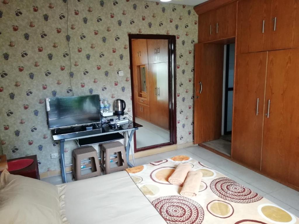 Televiisor ja/või meelelahutuskeskus majutusasutuses GIO Guesthouse Bogor