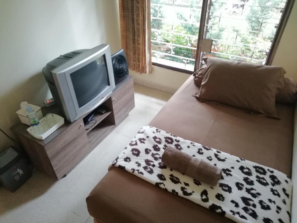 Televiisor ja/või meelelahutuskeskus majutusasutuses GIO Guesthouse Bogor