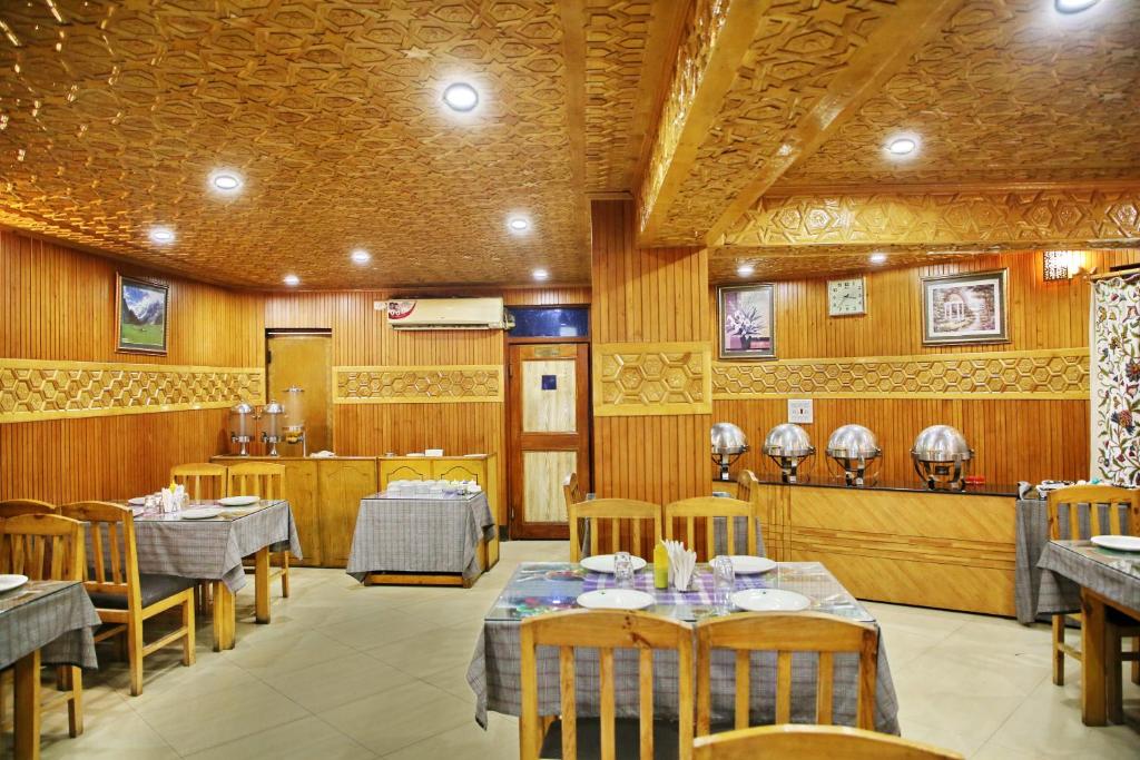 Restaurace v ubytování Hotel Centre Point