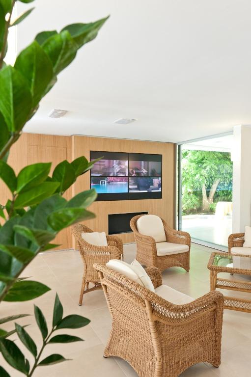 TV a/nebo společenská místnost v ubytování Hotel Derby Exclusive