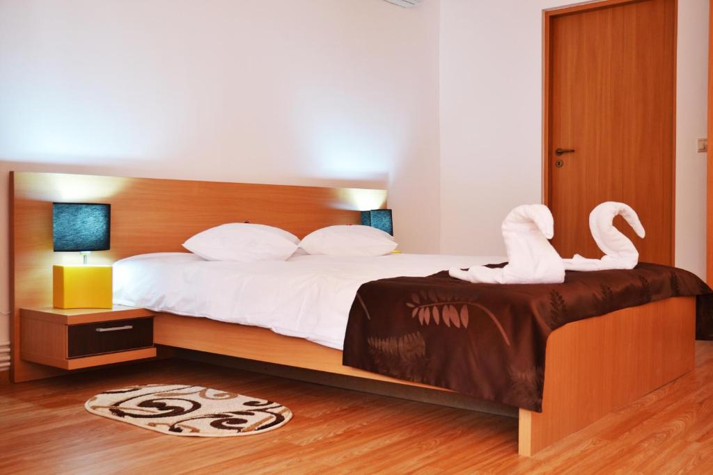 Postel nebo postele na pokoji v ubytování ApartHotel Zorilor
