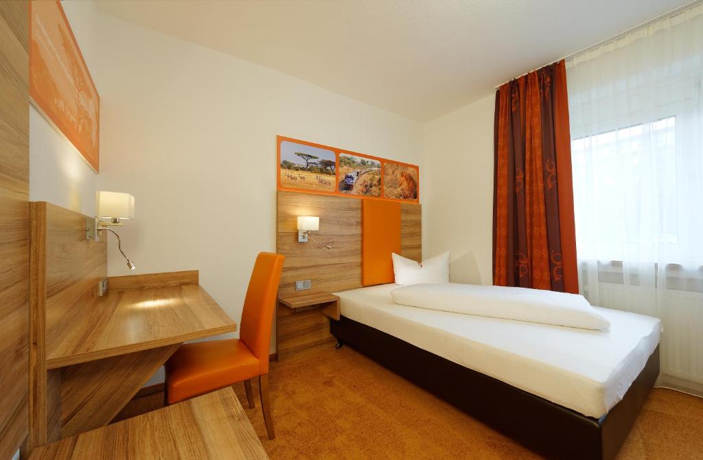 Postel nebo postele na pokoji v ubytování Hotel zur Post