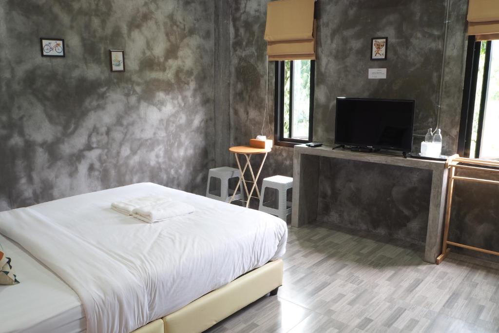 Postel nebo postele na pokoji v ubytování บ้านแก่งรีสอร์ท เชียงคาน