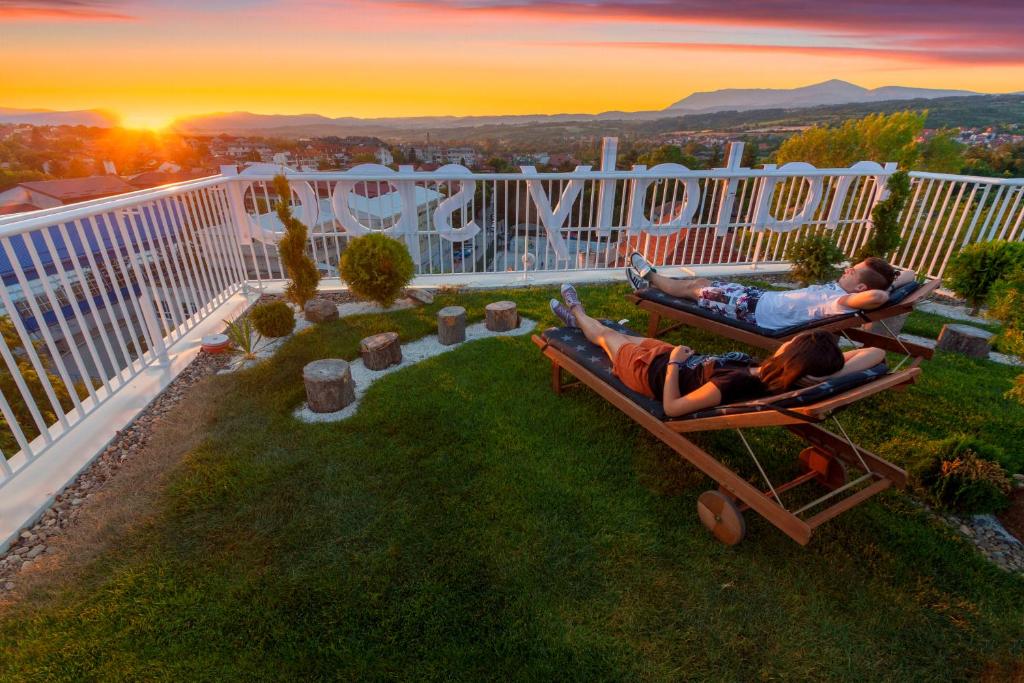 Východ nebo západ slunce při pohledu z bed and breakfast nebo okolí
