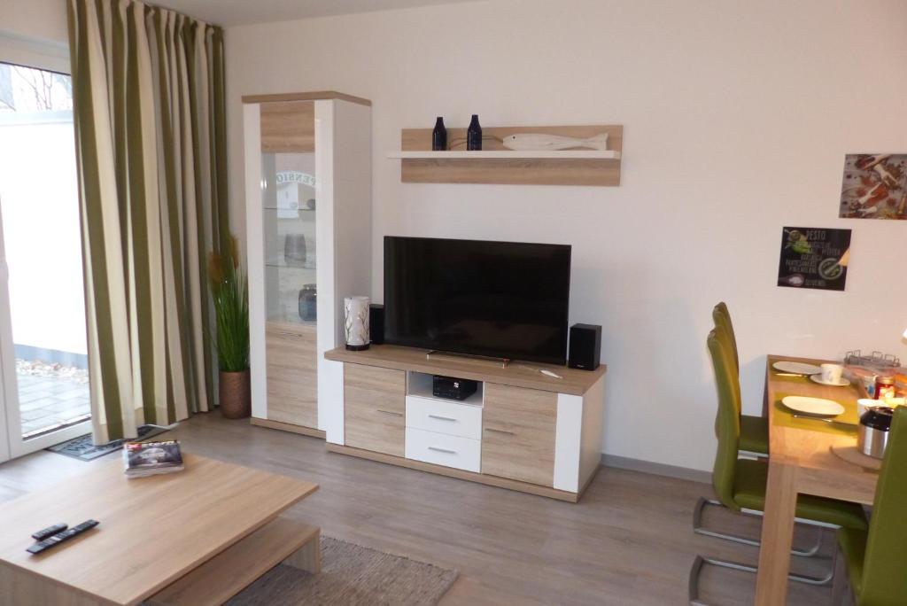TV a/nebo společenská místnost v ubytování Haus Baltic Cube