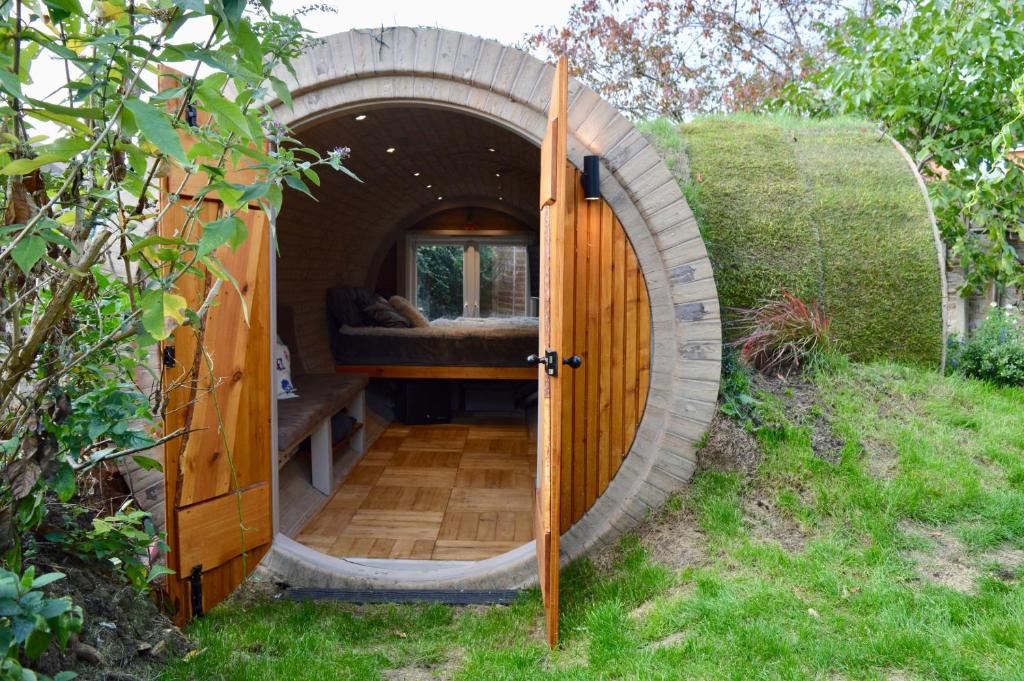 Apartment Hobbit-Style House in Bath, UK - Booking.com