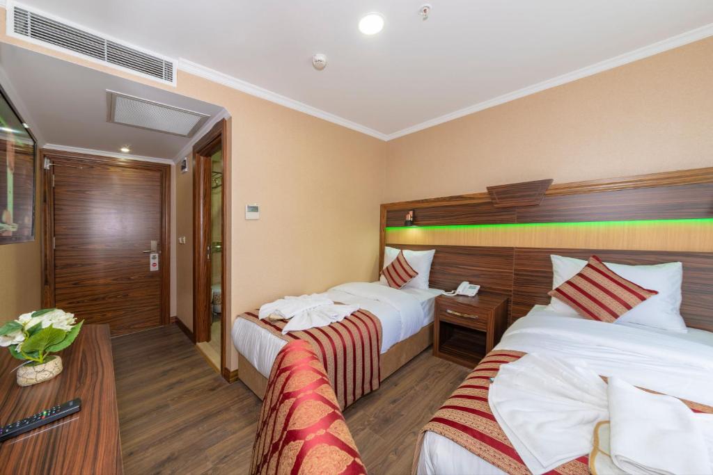 Postel nebo postele na pokoji v ubytování Vision Deluxe Hotel