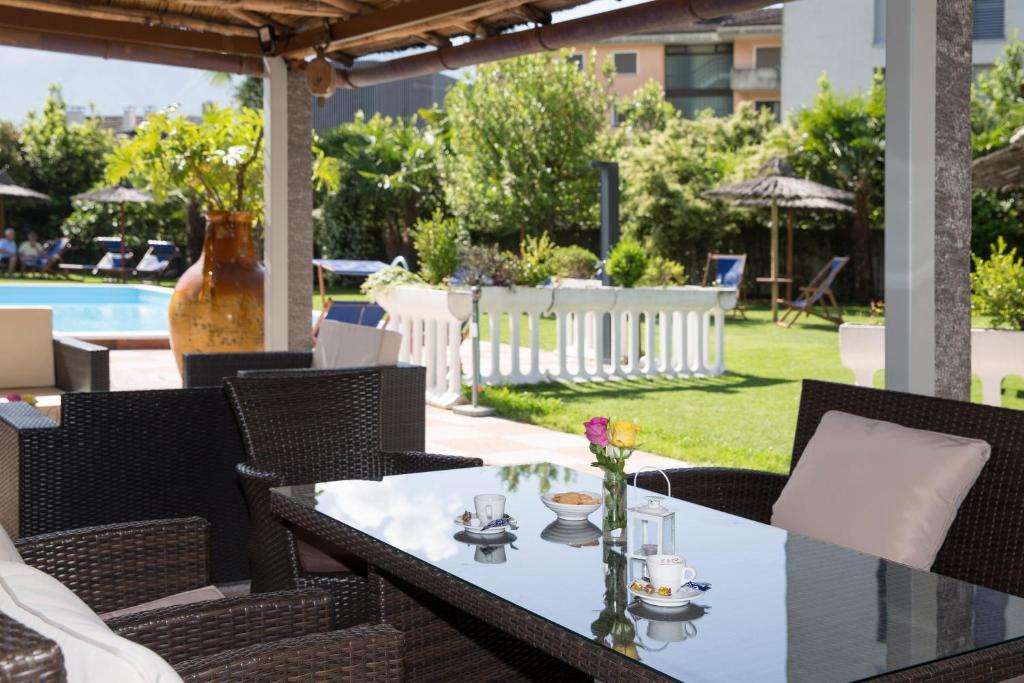 Bazén v ubytování Hotel Tiziana nebo v jeho okolí