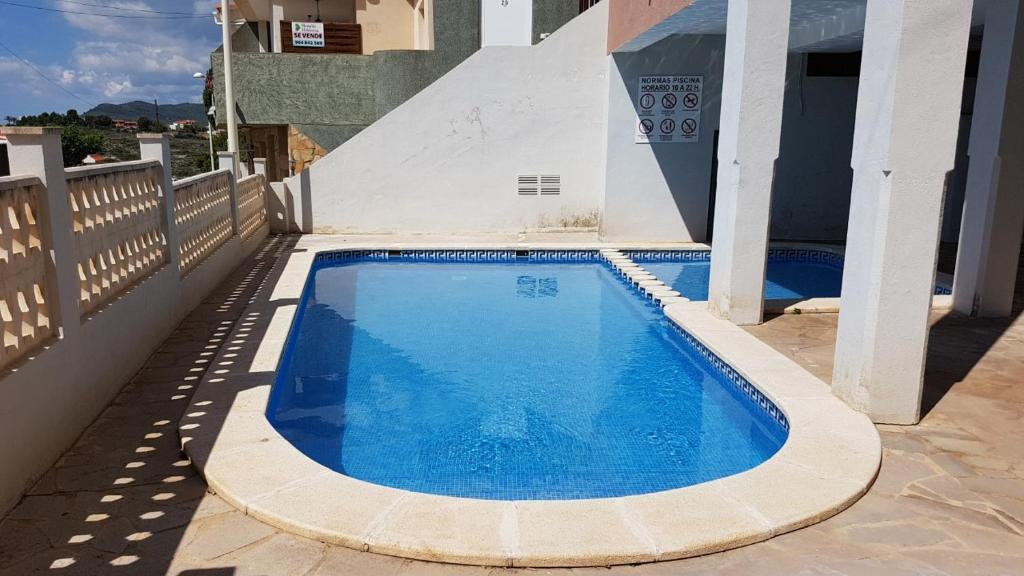 The swimming pool at or close to FANTÁSTICO DÚPLEX CON VISTAS IMPRESIONANTES AL MAR