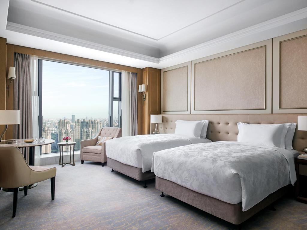 Postel nebo postele na pokoji v ubytování The Langham, Hefei