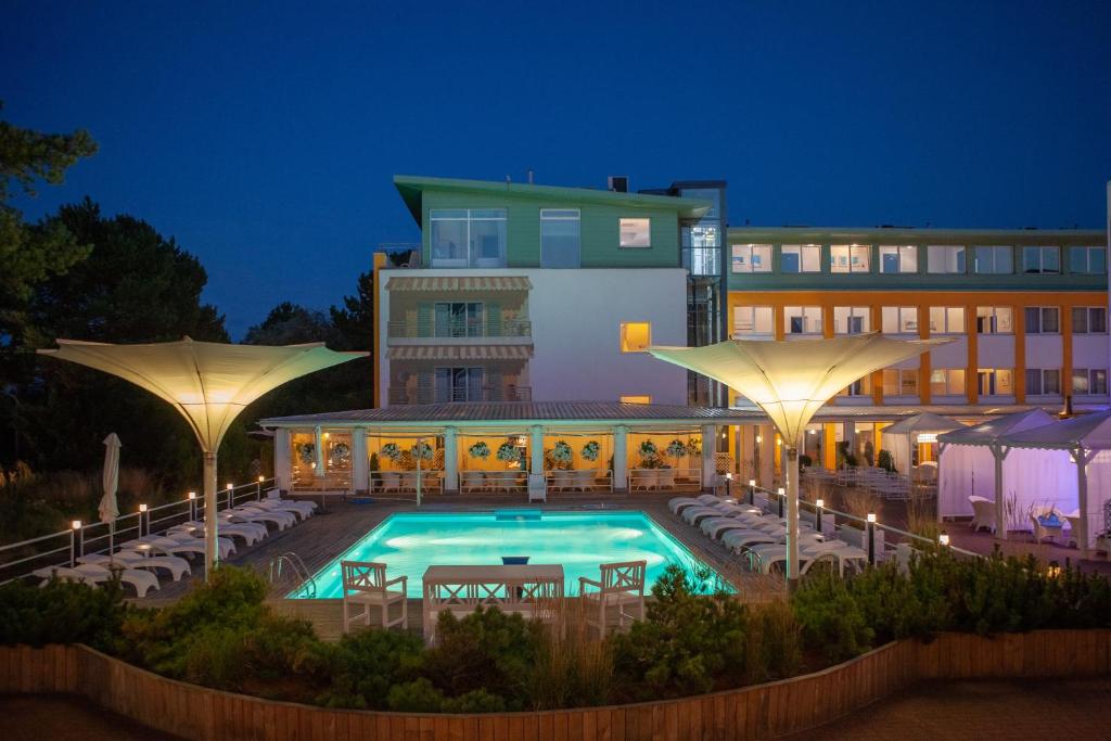 Bazén v ubytování Hotel Bryza Resort & Spa nebo v jeho okolí