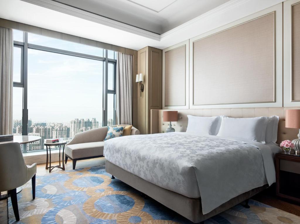 Postel nebo postele na pokoji v ubytování The Langham, Hefei