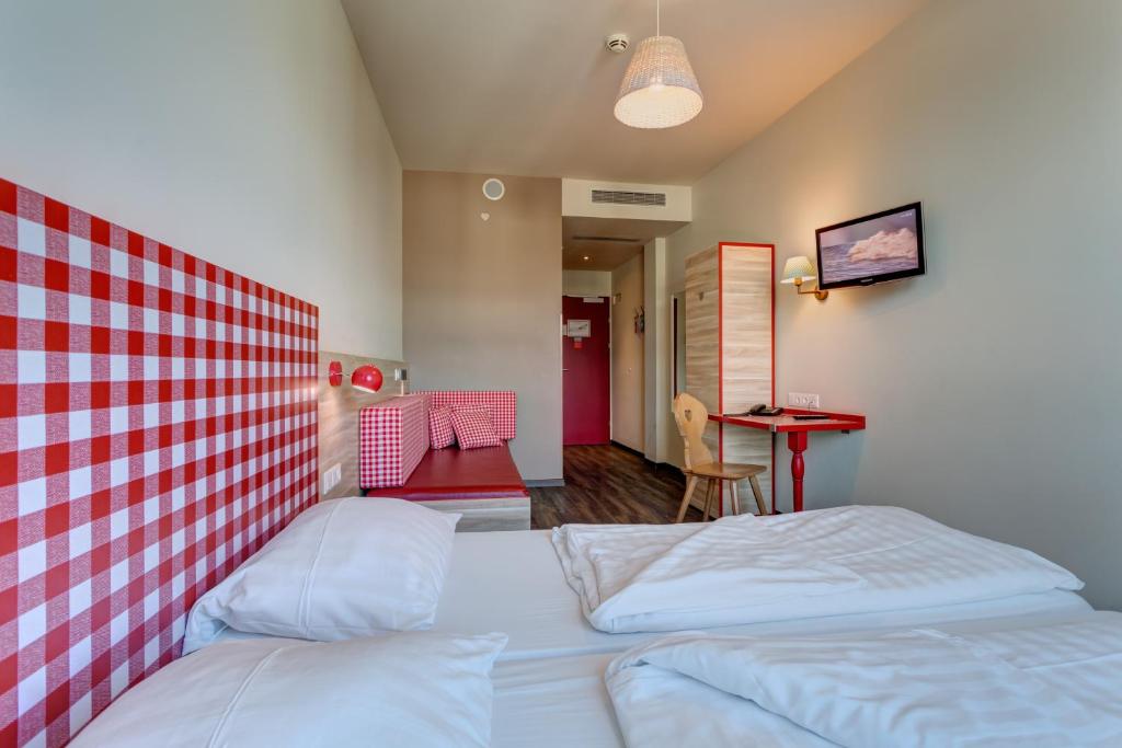 Cama o camas de una habitación en MEININGER Hotel Salzburg City Center