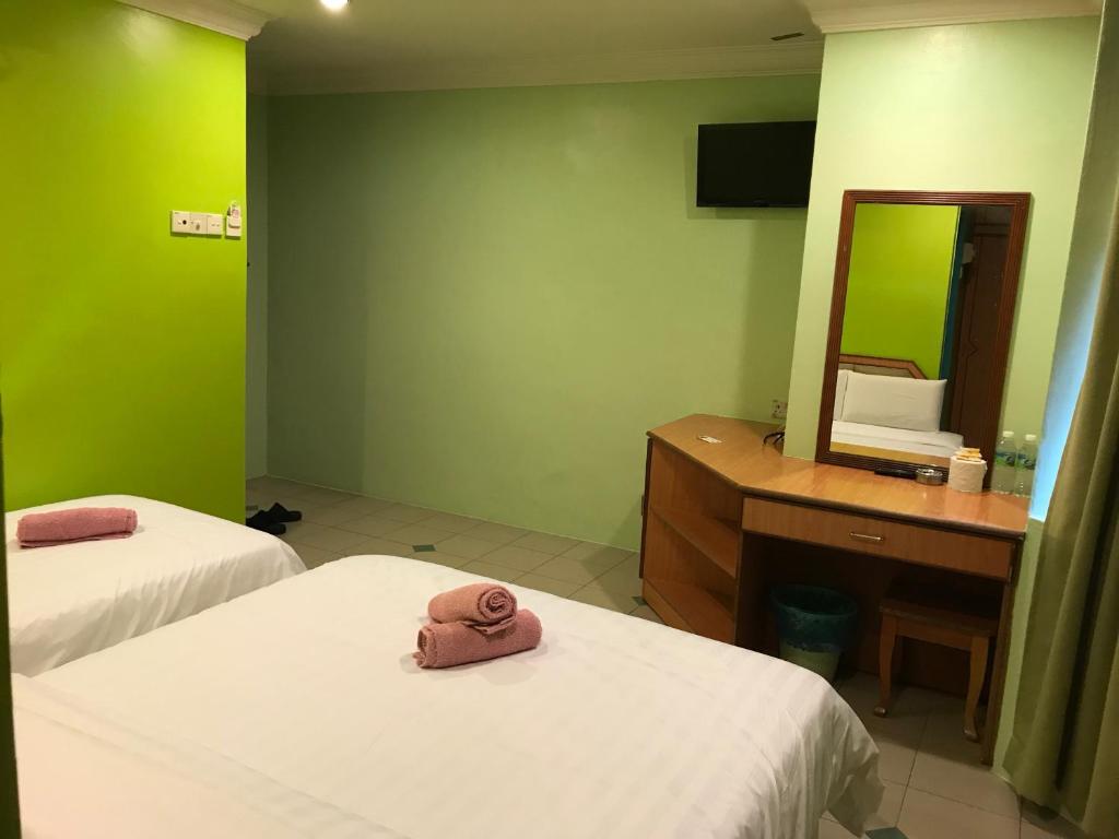 Postel nebo postele na pokoji v ubytování Hotel dan Restoran Seri Kangsar