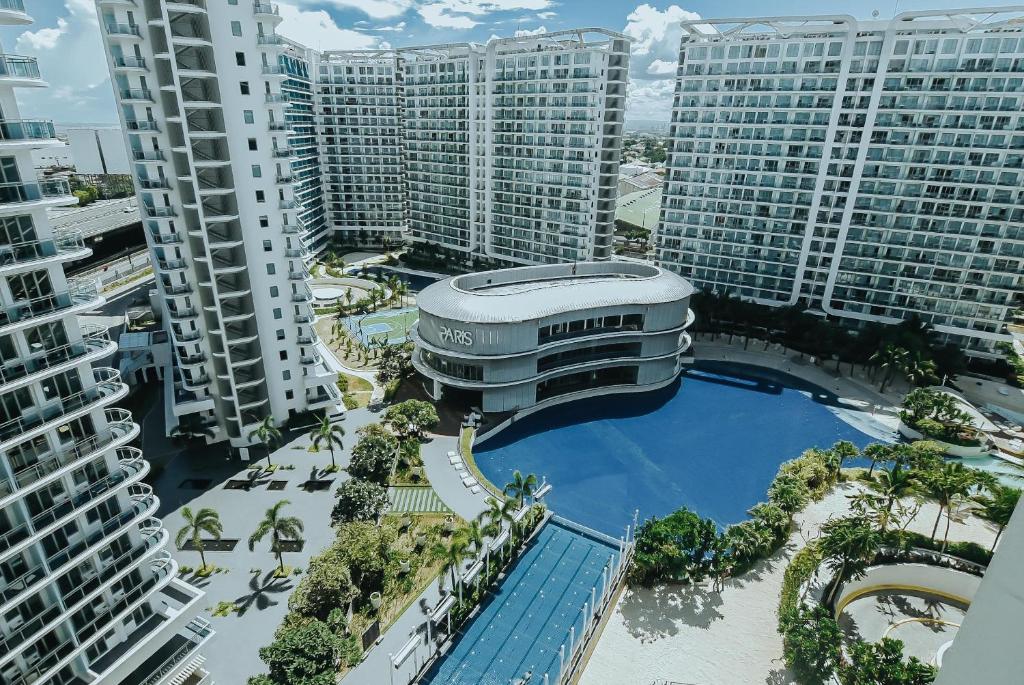 Azure Urban Resort Residences - The Paris Hilton Beach Club - Apartment With Pool View