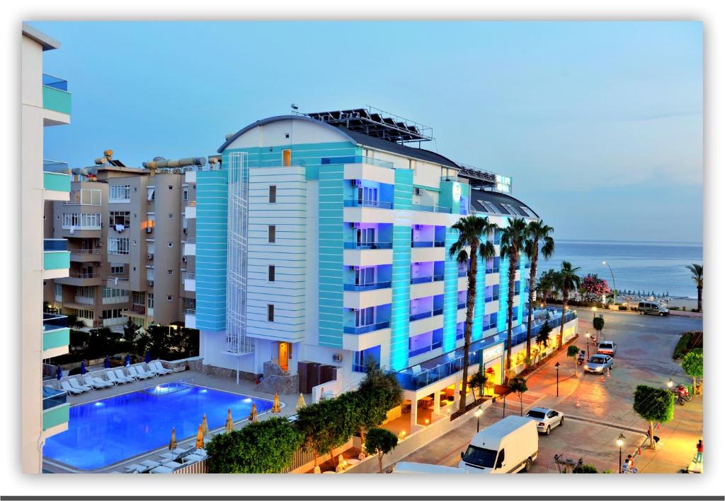 Вид на бассейн в Mesut Hotel или окрестностях