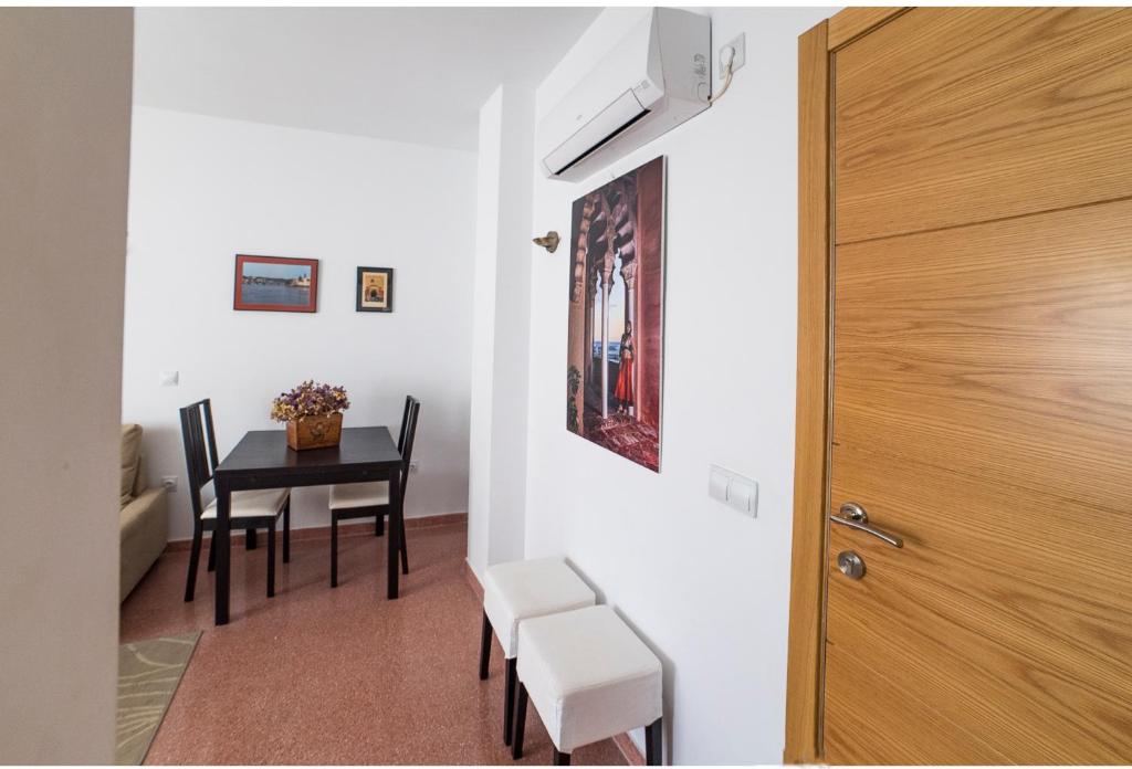 Posedenie v ubytovaní Sea & Wave La Finestra Apartment