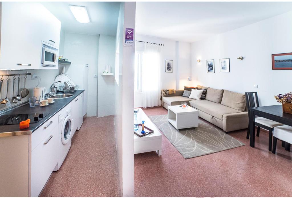 Kuchyňa alebo kuchynka v ubytovaní Sea & Wave La Finestra Apartment