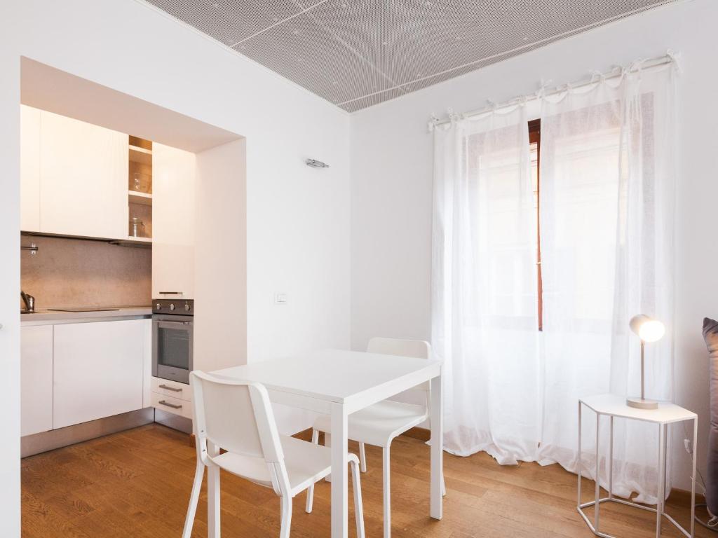 Kuchyňa alebo kuchynka v ubytovaní easyhomes - Spiga Suite