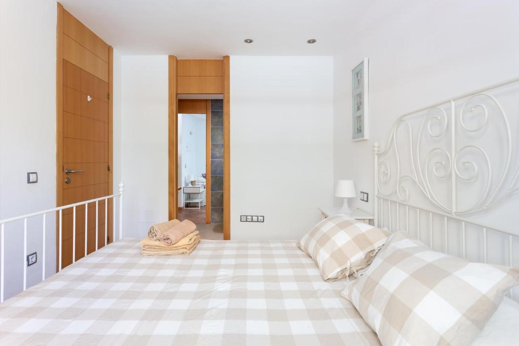 A bed or beds in a room at Luxury Bungalow In Costa Adeje