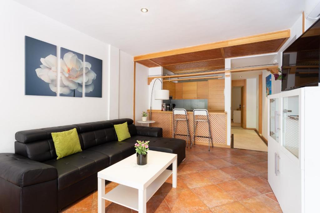 A kitchen or kitchenette at Luxury Bungalow In Costa Adeje