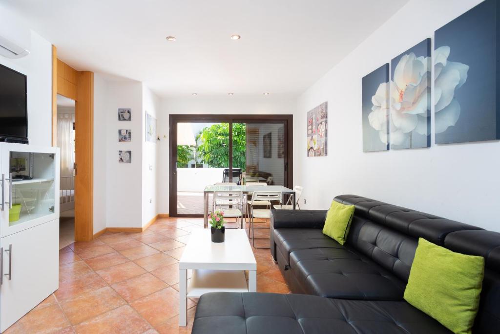 A seating area at Luxury Bungalow In Costa Adeje