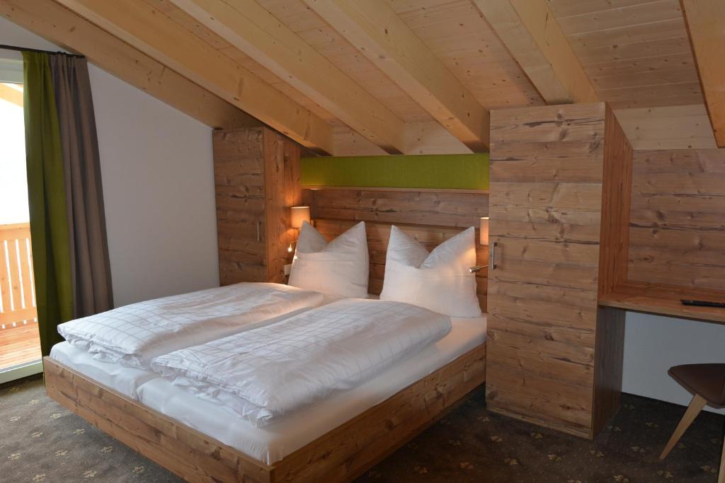 Postel nebo postele na pokoji v ubytování Pension Alpenblick