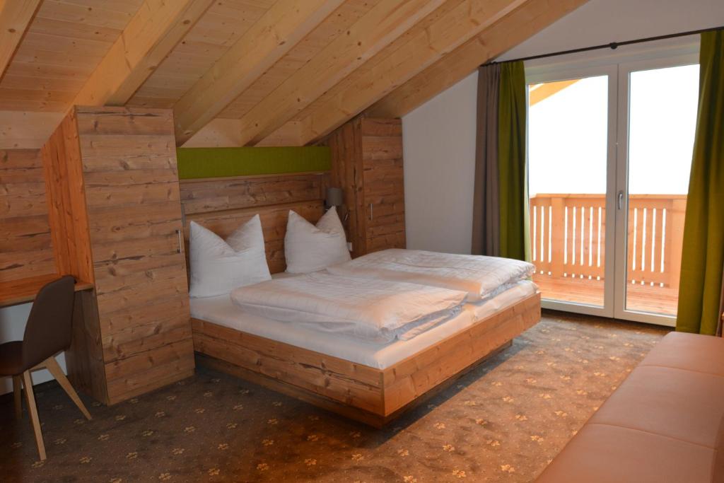Postel nebo postele na pokoji v ubytování Pension Alpenblick