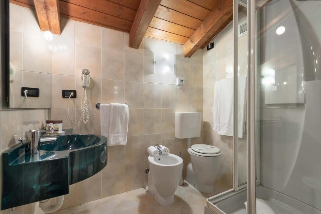 Koupelna v ubytování Hotel Marco Polo