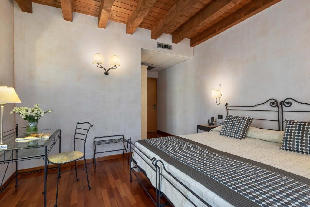 Postel nebo postele na pokoji v ubytování Hotel Marco Polo