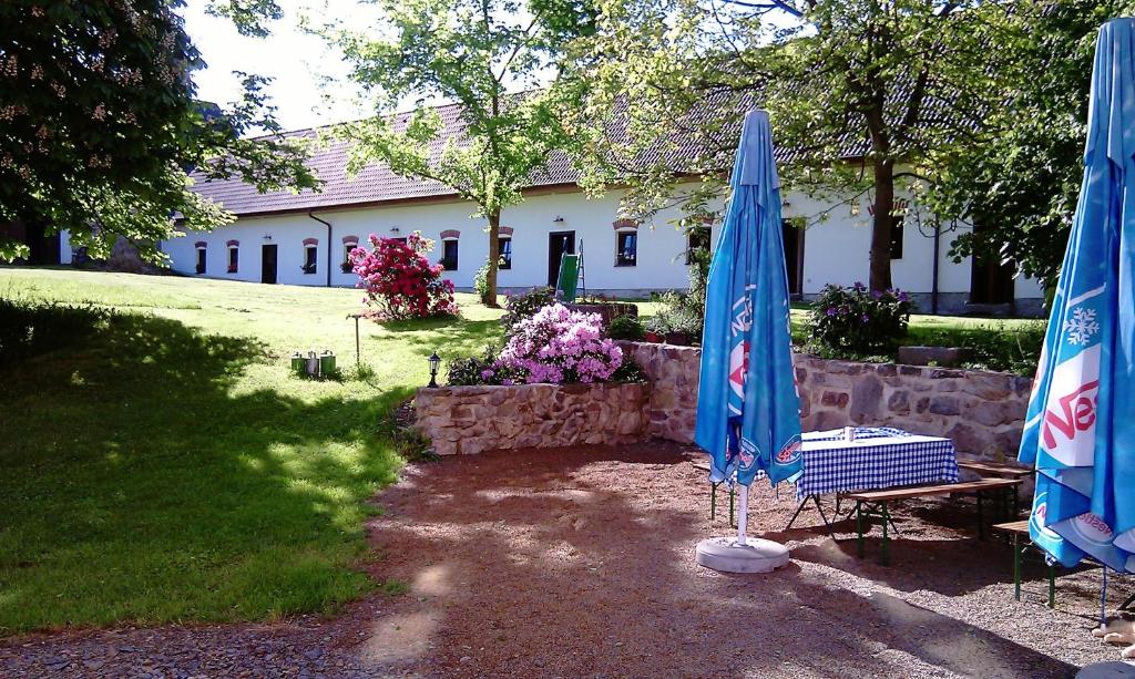 Κήπος έξω από το Hotel Castle Mlýn Maděrovka