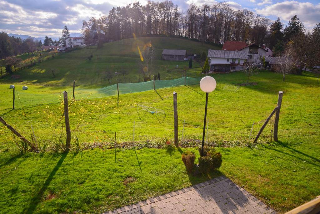 Zahrada ubytování Holiday Home Dobrotin
