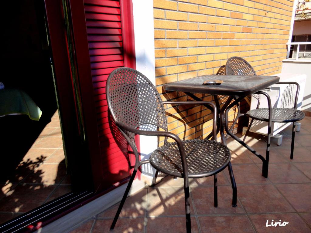 Zdjęcie z galerii obiektu Lirio Guest House w mieście Makrakómi