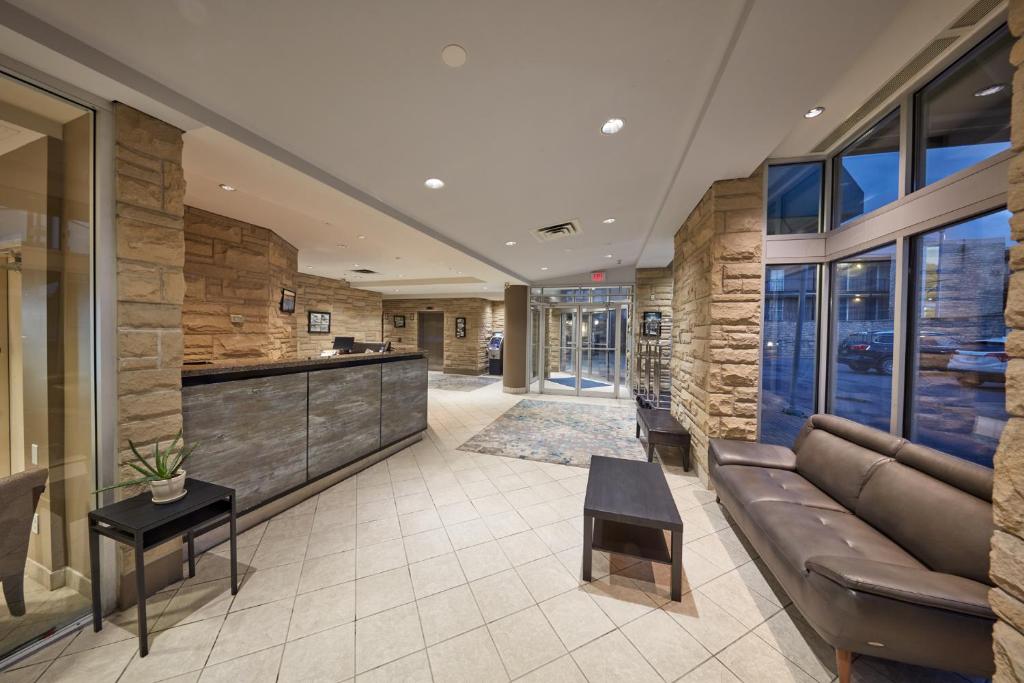 The Falls Hotel & Innにあるキッチンまたは簡易キッチン