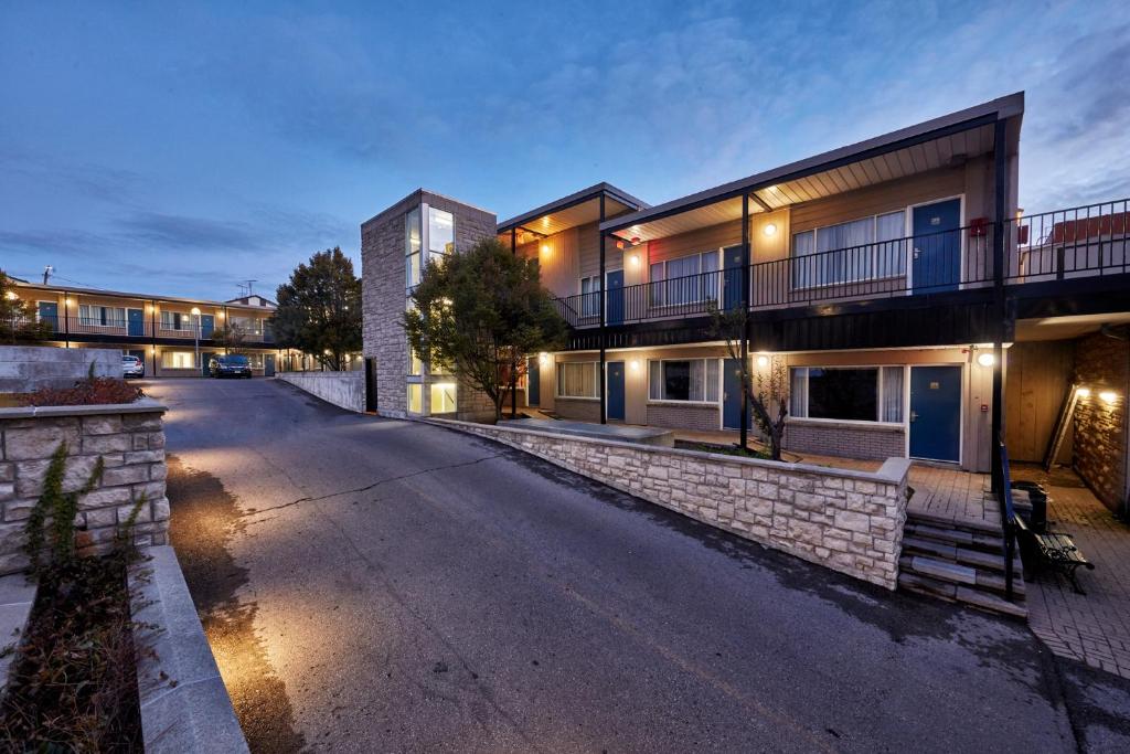 The Falls Hotel & Inn - Resim 6