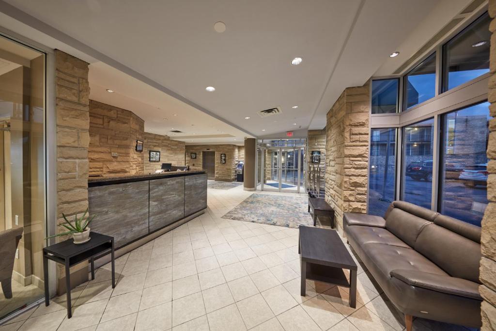 The Falls Hotel & Innにあるキッチンまたは簡易キッチン