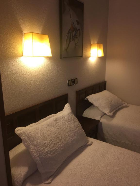 Postel nebo postele na pokoji v ubytování Hostal la Parrilla