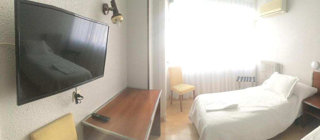 TV a/nebo společenská místnost v ubytování Hostal la Parrilla