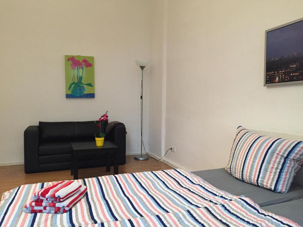 Basic Apartment in the City Center of Berlin (10)