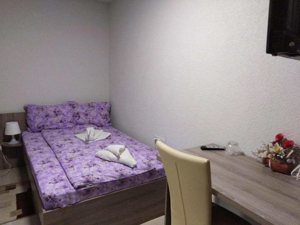 Postel nebo postele na pokoji v ubytování Pensiunea La Gagea